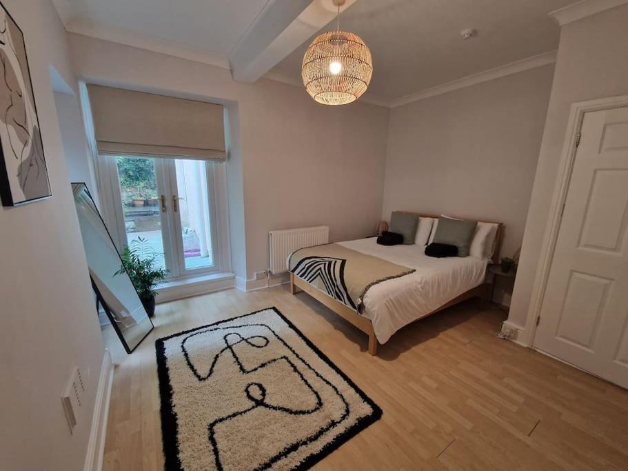 Lovely Seafront Apartment With Garden Суонси Экстерьер фото