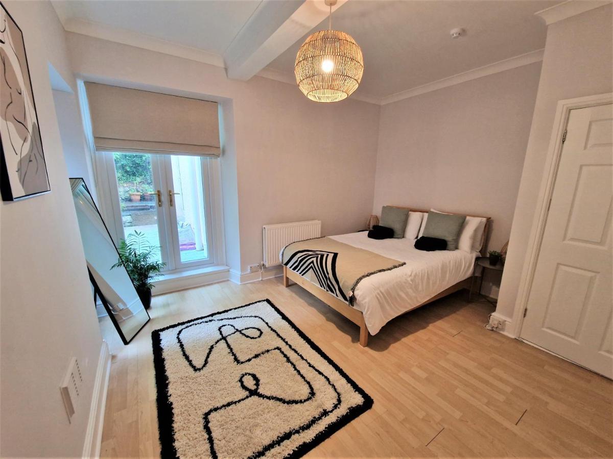 Lovely Seafront Apartment With Garden Суонси Экстерьер фото