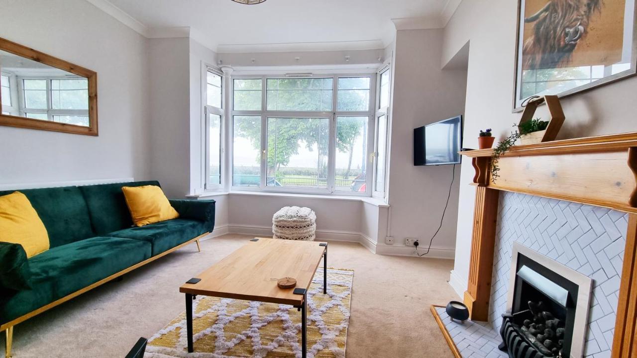 Lovely Seafront Apartment With Garden Суонси Экстерьер фото